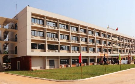Le MESRSIT est situé dans le Building Administratif, au 2ᵉ étage